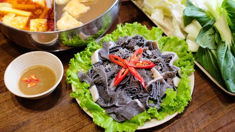 Một số người nên hạn chế ăn sách bò để tránh ảnh hưởng đến sức khỏe