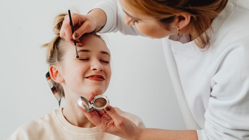 Nên lựa chọn sản phẩm kích mí an toàn trước khi sử dụng