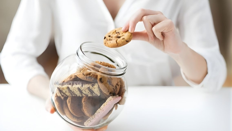 Không nên ăn bánh quy bơ có dấu hiệu mốc hỏng