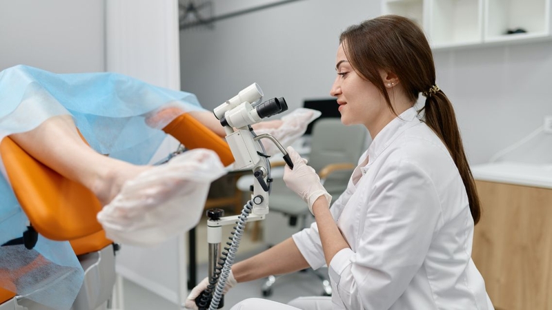 Nên đi khám sớm nếu nữ giới bị mắc tiểu liên tục nhưng tiểu ít