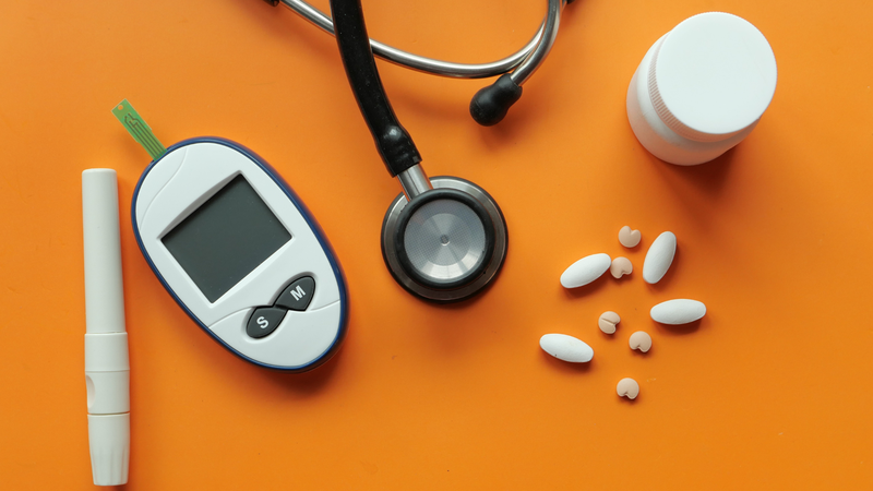 Việc điều trị đái tháo đường cần kết hợp sử dụng thuốc với chế độ ăn uống và rèn luyện phù hợp