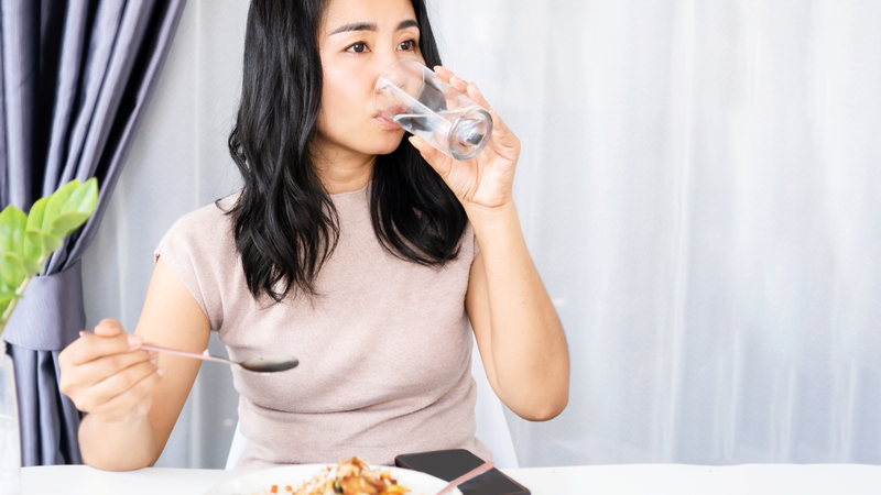 Phòng tránh dị vật thực quản bằng cách thay đổi thói quen ăn uống đơn giản