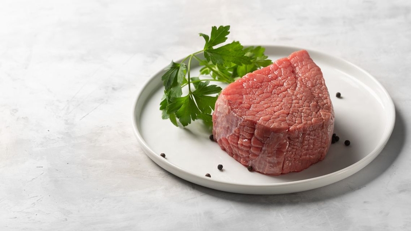 Trong số các phần thịt phổ biến, thịt thăn là phần nạc, ít mỡ